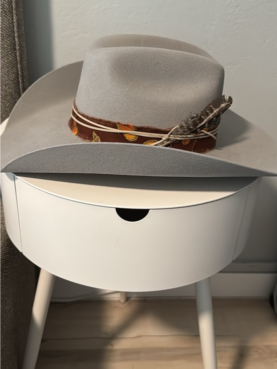 Lone Star Accessories - Light Gray Felt Western Hat with Feather Accent